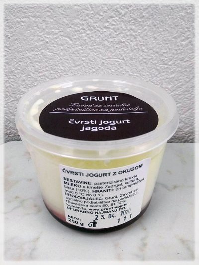 Čvrsti jogurt z okusom - Jagoda - 250 g